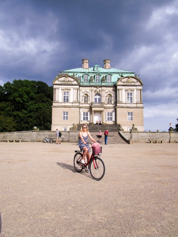 Cycling to the Eremitage hunting lodge